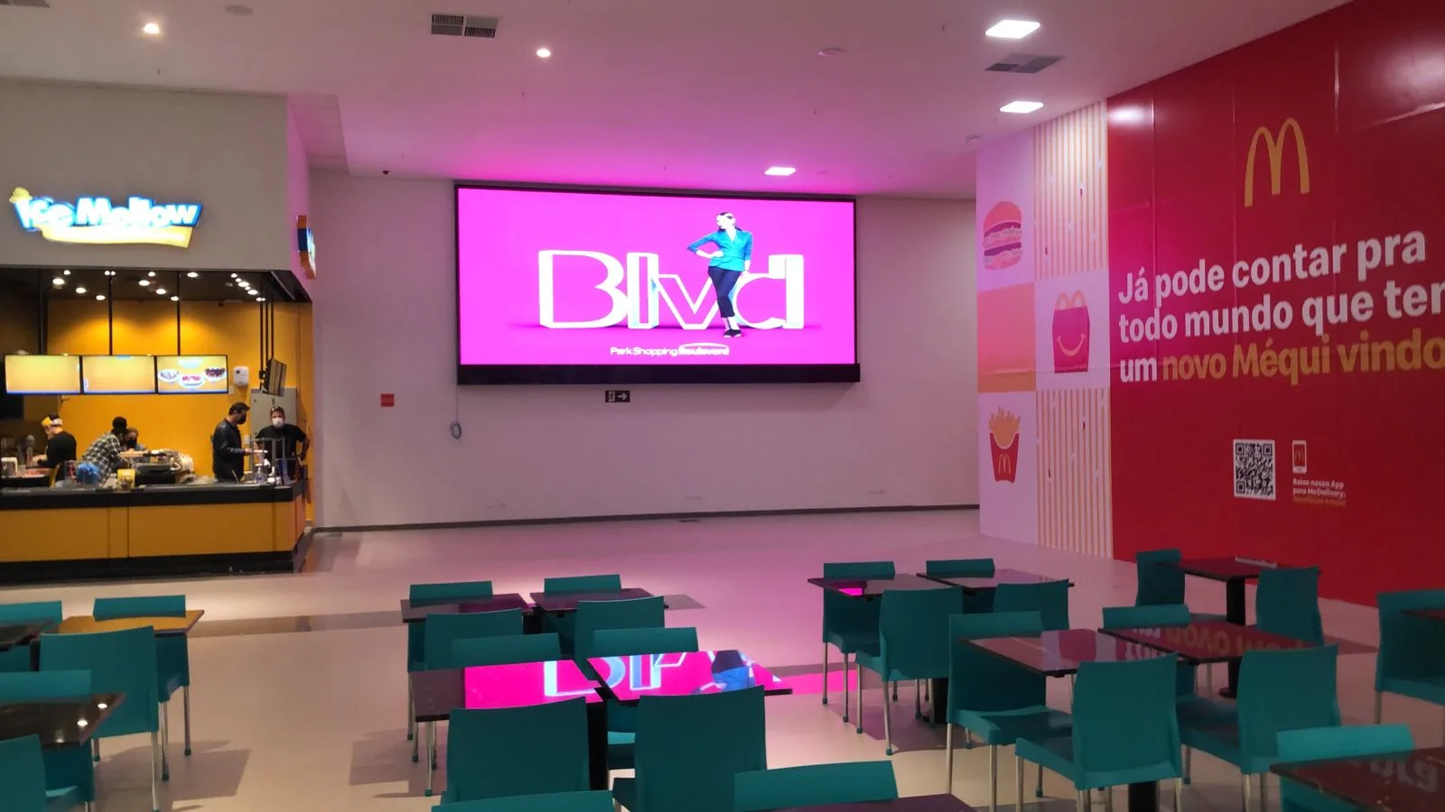 Painel de Empena digital da Outdoormídia em parede de shopping