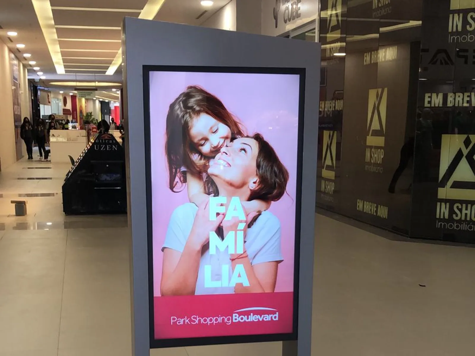 Totem digital da Outdoormídia no Park Shopping Boulevard