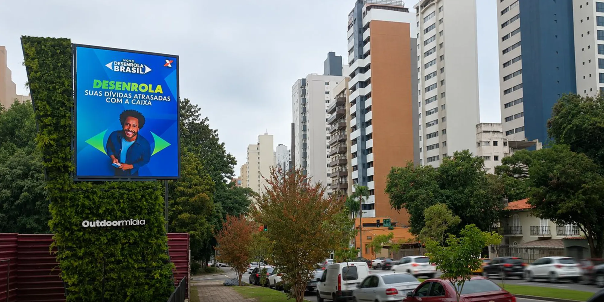 Painel de LED da Outdoormídia integrado a um jardim vertical na fachada